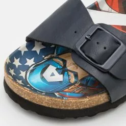 Friboo MARVEL CAPTAIN AMERICA STRAPPY SANDALS UNISEX - Riemensandalette - Dark Blue -Friboo Verkäufe 55bcd8890f234005b2517a0323997d72